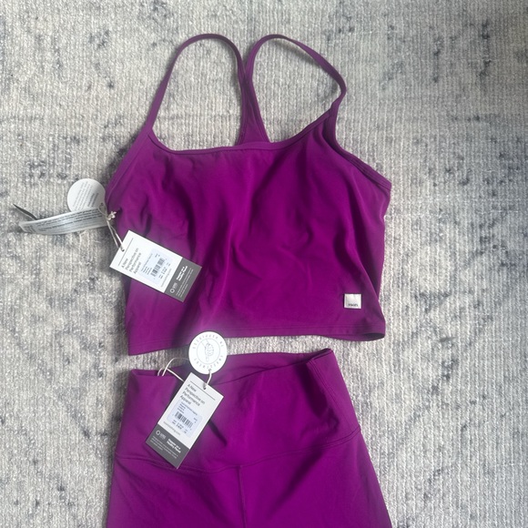 Vuori Magenta Activewear Set - Picture 2 of 5